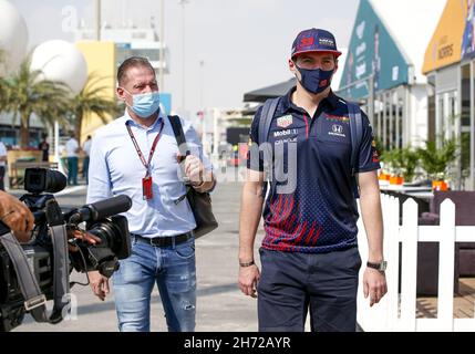 Doha, Qatar. 19th Nov, 2021. VERSTAPPEN Max (ned), Red Bull Racing Honda RB16B, portrait with his father Jos during the Formula 1 Ooredoo Qatar Grand Prix 2021, 20th round of the 2021 FIA Formula One World Championship from November 19 to 21, 2021 on the Losail International Circuit, in Lusail, Qatar - Photo: Dppi/DPPI/LiveMedia Credit: Independent Photo Agency/Alamy Live News Stock Photo