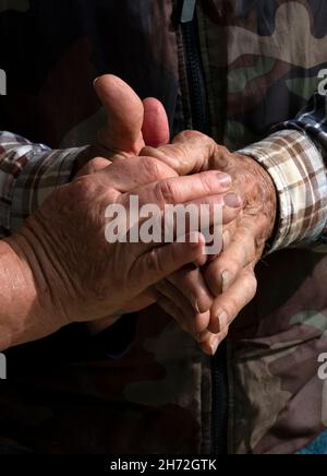 close up of elderly couple holding hands Stock Photo