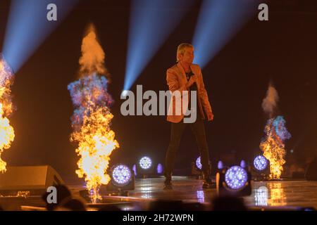 Matthias Reim in der TV Show 'Schlagerbooom 2021 - Alles funkelt! Alles glitzert!' in der Dortmunder Westfalenhalle. Dortmund, 23.10.2021 Stock Photo