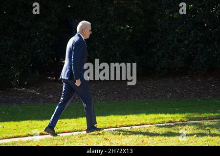 Washington DC, USA 19th Nov, 2021. United States President Joe Biden returns to the White House in Washington, DC, after receiving a physical at Walter Reed National Military Medical Center, November 19, 2021. Credit: Chris Kleponis/CNP/dpa/Alamy Live News Stock Photo