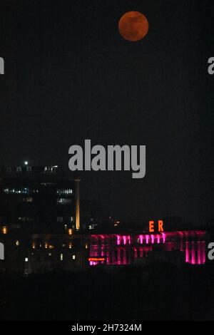 Howrah, India. 19th Nov, 2021. Full moon observed on the auspicious day of Kartik Purnima over the Ganges. (Photo by Biswarup Ganguly/Pacific Press) Credit: Pacific Press Media Production Corp./Alamy Live News Stock Photo