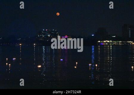 Howrah, India. 19th Nov, 2021. Full moon observed on the auspicious day of Kartik Purnima over the Ganges. (Photo by Biswarup Ganguly/Pacific Press) Credit: Pacific Press Media Production Corp./Alamy Live News Stock Photo