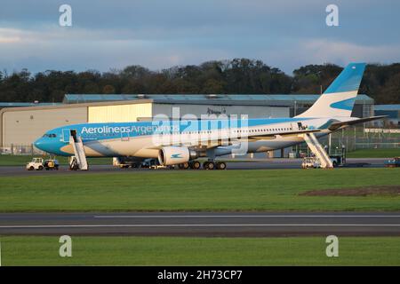 LV-GHQ, an Airbus A330-202 operated by Argentina's flag carrier airline Aerolineas Argentinas, at Prestwick International Airport in Ayrshire, Scotland. The aircraft was in Scotland to collect Argentine delegates who had attended the COP26 climate change conference held in the nearby city of Glasgow. Stock Photo