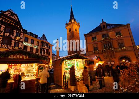 FRANCE, BAS-RHIN (67), OBERNAI, CHRISTMAS MARKET, MARKET SQUARE Stock Photo