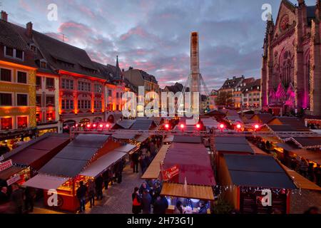 FRANCE, HAUT-RHIN (68), MULHOUSE, CHRISTMAS MARKET, REUNION SQUARE Stock Photo