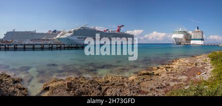 Cozumel, Mexico - December 31, 2019: Low angle panoramic shot of Carnival Freedom and other cruise ships docked in Cozumel. Gorgeous smooth turquoise Stock Photo