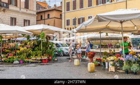 The suggestive and characteristic street market of Campo de Fiori in the heart of Rome Stock Photo