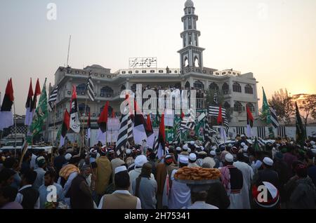 Peshawar, Khyber Pakhtunkhwa, Pakistan. 20th Nov, 2021. Opposition party Pakistan Democratic Movement (PDM) stage a demonstration in Peshawar to protest against inflation, unemployment and other economic issues. (Credit Image: © Hussain Ali/Pacific Press via ZUMA Press Wire) Stock Photo