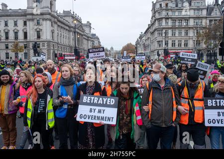 LONDON, UK 20TH NOVEMBER 2021, Insulate Britain supporters protest in solidarity with the 'Highway 9' who were jailed for 3-6 months for protesting and blocking major highways in Britain for climate justice and calling the goverment to insulate homes. Stock Photo