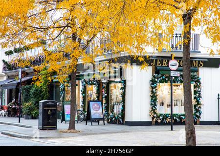London, United Kingdom - November 20th, 2021: Shop are decorated for Christmas in stylish area of Chelsea. Stock Photo