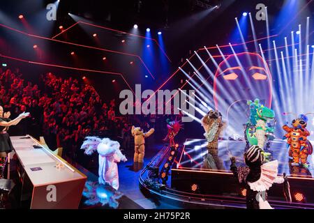 Cologne, Germany. 20th Nov, 2021. The characters are on stage in the Prosieben show 'The Masked Singer'. Credit: Rolf Vennenbernd/dpa/Alamy Live News Stock Photo