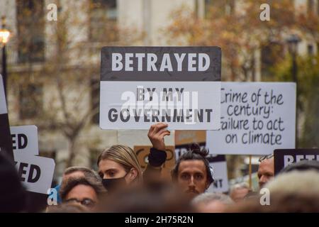 London, UK. 20th November 2021. Protesters in Central London. Activists marched through London in protest against the jailing of nine Insulate Britain demonstrators.  Credit: Vuk Valcic / Alamy Live News Stock Photo