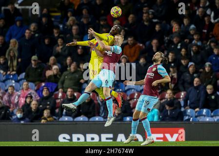 Burnley, UK. 20th Nov, 2021. Christian Benteke of Crystal Palace (l) and Ben Mee of Burnley jump for the ball. Premier League match, Burnley v Crystal Palace at Turf Moor in Burnley, Lancs on Saturday 20th November 2021. this image may only be used for Editorial purposes. Editorial use only, license required for commercial use. No use in betting, games or a single club/league/player publications. pic by Chris Stading/Andrew Orchard sports photography/Alamy Live news Credit: Andrew Orchard sports photography/Alamy Live News Stock Photo