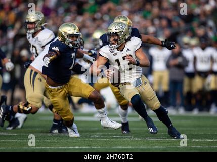 Georgia Tech quarterback Jordan Yates (13) looks to throw during the ...