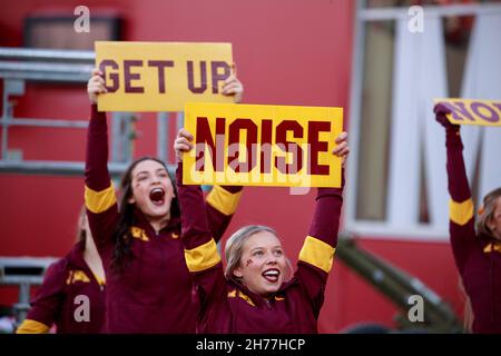 Bloomington, United States. 20th Nov, 2021. Minnesota cheerleaders cheer against Indiana University during an NCAA football game at Memorial Stadium in Bloomington, Ind. IU lost to Minnesota 35-14. (Photo by Jeremy Hogan/SOPA Images/Sipa USA) Credit: Sipa USA/Alamy Live News Stock Photo