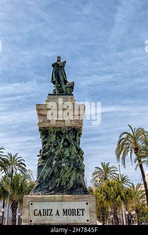 Monumento a Segismundo Moret y Prendergast escritor y político en la plaza de San Juan de Dios en Cádiz, España / Monument to Sigismund Moret writer Stock Photo