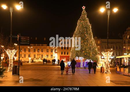 POLAND, BYDGOSZCZ - December 30, 2020: Christmas tree in city center. Night city with new year decorations. Festive winter street Stock Photo
