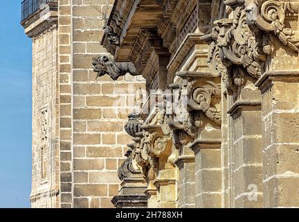 Catedral de Jerez de la Frontera, detalle de las gárgolas en el lateral, Cádiz, España Stock Photo