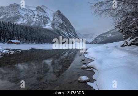 Sunrise with Mount Fairview at Lake Louise in Banff National Park, Alberta, Canada Stock Photo