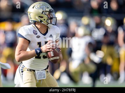 Georgia Tech quarterback Jordan Yates (13) looks to throw during the ...