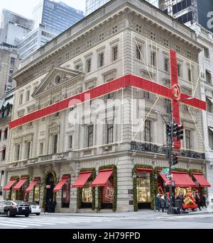 Christmas, Cartier store. Fifth Avenue. … – License image