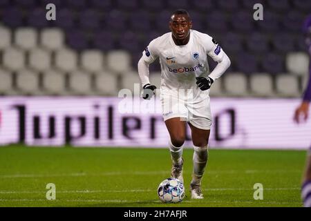 GENK, BELGIUM - JULY 14: Mujaid Sadick of Genk coaches his teammates during  the Club Friendly match between KRC Genk and AZ Alkmaar at Luminus Arena on  July 14, 2021 in Genk