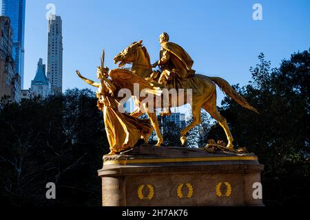 New York, NY, USA. 6th Nov, 2021. William Tecumseh Sherman Monument at Grand Army Plaza on Fifth Avenue in NYC, Nov. 6, 2021. Fifth Avenue has been called ''Millionaire's Row'' because of the expensive homes and shopping in the vicinity of Central Park. (Credit Image: © John Marshall Mantel/ZUMA Press Wire) Stock Photo