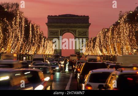 FRANCE. PARIS (75) 8E ARR. THE ARC DE TRIOMPHE AND THE CHAMPS ELYSEES DURING CHRISTMAS Stock Photo