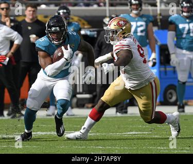 Jacksonville, USA. 18th Sep, 2022. September 18, 2022: Jacksonville Jaguars  running back JAMES ROBINSON (25) runs the ball in for a touchdown during  the Jacksonville Jaquars vs Indianapolis Colts NFL game at