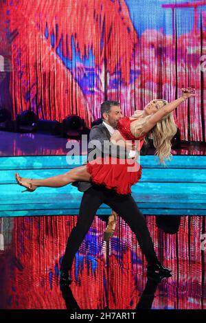 Rome, Italy. 20th Nov, 2021. Rome, Rai Auditorium of the Foro Italico, TV show 'Dancing with the Stars'. In the photo: Bianca Gascoigne, Simone Di Pasquale Credit: Independent Photo Agency/Alamy Live News Stock Photo