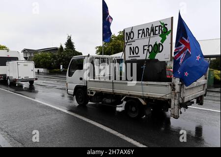 Motueka, New Zealand 21 Nov 2021 Groundswell protesters stating 'No Farmers, No Food' Stock Photo