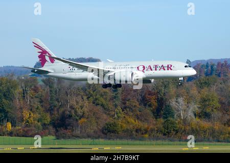 Qatar Airways Boeing 787-8 aircraft landing at Zurich inbound from Doha, Qatar. Qatar B787 Dreamliner airplane flying.