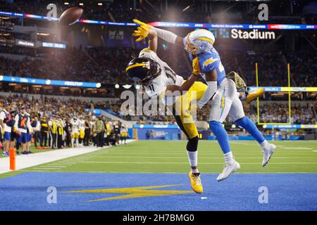 Inglewood, California, USA. November 21, 2021 Pittsburgh Steelers wide receiver Diontae Johnson (11) attempts to make a catch as Los Angeles Chargers corner back Asante Samuel Jr. (26) defends during the NFL game between the Los Angeles Chargers and the Pittsburgh Steelers at SoFi Stadium in Inglewood, California. Charles Baus/CSM. Credit: Cal Sport Media/Alamy Live News Stock Photo