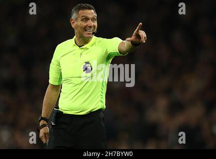 London, UK. 21st Nov, 2021. Referee, Andre Marriner during the Premier League match at the Tottenham Hotspur Stadium, London. Picture credit should read: Paul Terry/Sportimage Credit: Sportimage/Alamy Live News Stock Photo