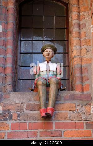 TORUN, POLAND - 07 August 2021: One of the characteristic ceramic statues of burghers on the Old Town City Hall building in historic part of Torun cit Stock Photo