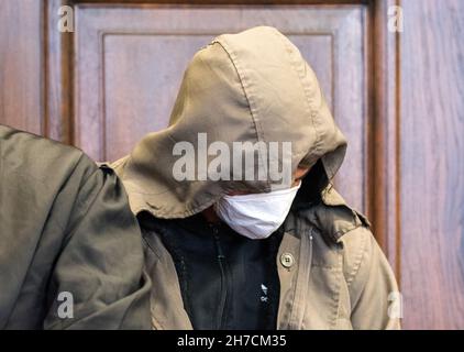 Hamburg, Germany. 22nd Nov, 2021. A 19-year-old defendant stands next to his defense attorney in the regional court. Because he allegedly stabbed a 14-year-old youth with several knives, the young man must now answer to the Hamburg Regional Court.(to dpa 'Stabbing of 14-year-old - defendant not yet able to speak') Credit: Daniel Bockwoldt/dpa/Alamy Live News Stock Photo