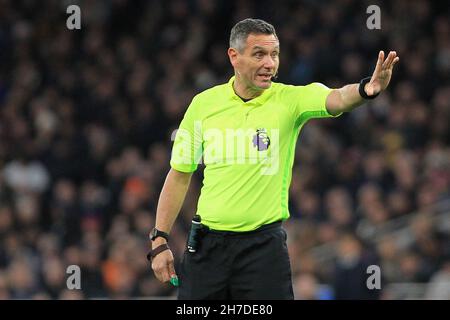 London, UK. 21st Nov, 2021. Referee Andre Marriner looks on. Premier League match, Tottenham Hotspur v Leeds Utd at the Tottenham Hotspur Stadium in London on Sunday 21st November 2021. this image may only be used for Editorial purposes. Editorial use only, license required for commercial use. No use in betting, games or a single club/league/player publications. pic by Steffan Bowen/Andrew Orchard sports photography/Alamy Live news Credit: Andrew Orchard sports photography/Alamy Live News Stock Photo
