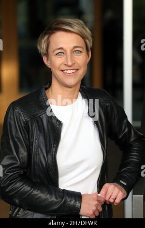 Berlin, Germany. 22nd Nov, 2021. Nadine Schön, smiles at the beginning of a press conference on the 'Wrestling for a new position of the CDU - Pk with Helge Braun', . Braun is running for the CDU presidency. Credit: Wolfgang Kumm/dpa/Alamy Live News Stock Photo