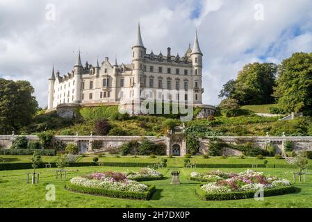 UK, Scotland, Sutherland, near to Golspie. Dunrobin Castle and garden, the stately home of Earl of Sutherland and Clan Sutherland. Stock Photo