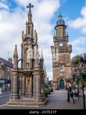 On Forres High Street, the Mercat Cross with the Forres Tolbooth in the background Stock Photo