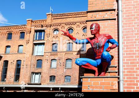 From the Colored Bodies Calendar 2022 - Geek Art-Bodypainting and Transformaking: Spider-Man photoshooting with Patrick at the Hefehof in Hamelin. A project by the photographer Tschiponnique Skupin and the bodypainter Enrico Lein.