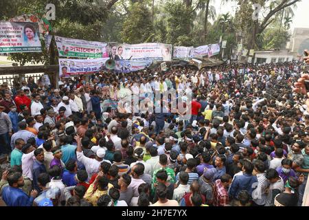 Hundreds of leaders and activists of Bangladesh Nationalist Party (BNP) and its associate bodies took part in the rally demanding Former Prime Minister Khaleda Zia be released and sent abroad for treatment, in Dhaka, Bangladesh, November 22, 2021. Khaleda has been released from jail through an executive order suspending her jail sentence after being convicted in graft cases. Her family filed a petition to allow her to travel abroad for treatment, but the government says that she must return to jail first to apply for permission. Photo by Suvra Kanti Das/ABACAPRESS.COM Stock Photo