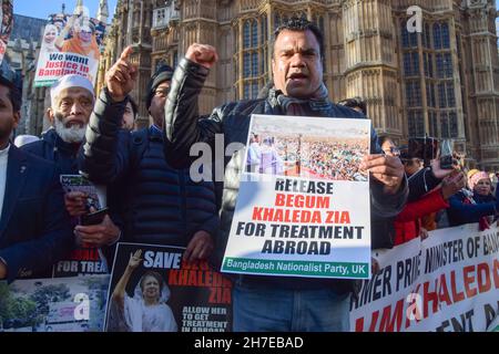 London, UK. 22nd Nov, 2021. A demonstrator gestures while holding a placard reading 'Release Begum Khaleda Zia for treatment abroad' during the demonstration outside the UK parliament.Demonstrators gathered outside the parliament in support of former Bangladesh Prime Minister and Bangladesh Nationalist Party leader Khaleda Zia, who has been suffering health problems, demanding that she be released for treatment abroad. (Photo by Vuk Valcic/SOPA Images/Sipa USA) Credit: Sipa USA/Alamy Live News Stock Photo