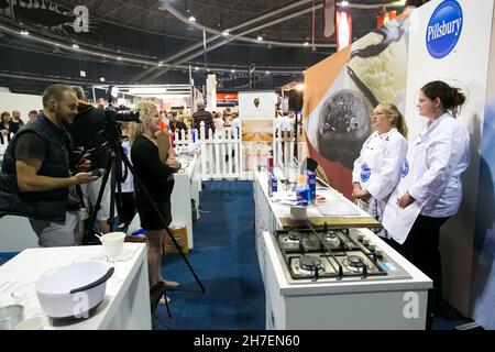 JOHANNESBURG, SOUTH AFRICA - Oct 15, 2021: The female chefs during the food and wine expo in Johannesburg Stock Photo