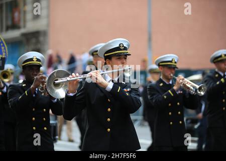 New York, N.Y/USA – 11th Nov. 2021: Members from the Massachusetts Maritime Academy march in the Veterans Day Parade on Fifth Avenue in New York on Nov. 11, 2021. (Credit: Gordon Donovan/Alamy Live News) Stock Photo