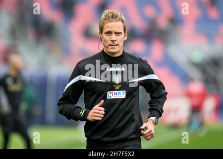 Bologna, Italy. 21st Nov, 2021. Referee Daniele Chiffi portrait during Bologna FC vs Venezia FC, italian soccer Serie A match in Bologna, Italy, November 21 2021 Credit: Independent Photo Agency/Alamy Live News Stock Photo
