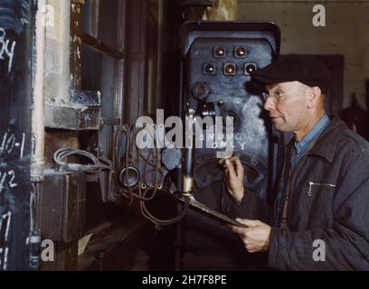 Hump Master in Railroad Yard operating Signal Switch System, Chicago and North Western Railway Company, Chicago, Illinois, USA, Jack Delano, U.S. Farm Security Administration, U.S. Office of War Information Photograph Collection, December 1942 Stock Photo