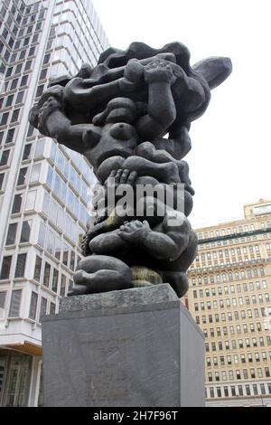 'We the People' sculpture, by Jacques Lipchitz, in Municipal Services Building Plaza, Philadelphia, PA, USA Stock Photo