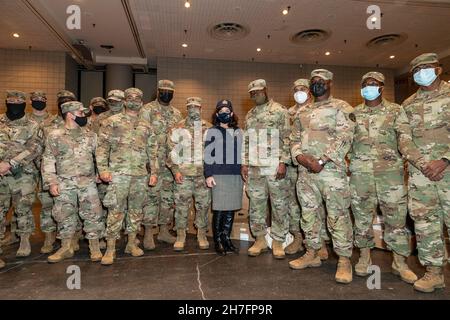 New York, New York, USA. 22nd Nov, 2021. New York, NY - November 22, 2021: Governor Kathy Hochul poses with members of National Guards at turkey packing assembly and addressed media afterwords at Jacob Javits Center. She was joined by Lieutenant Governor Brian Benjamin (Credit Image: © Lev Radin/ZUMA Press Wire) Stock Photo