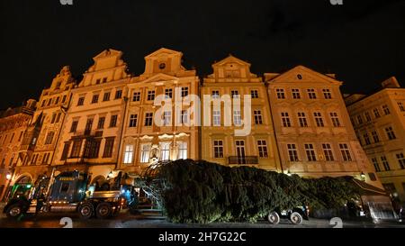 Prague, Czech Republic. 23rd Nov, 2021. Specialists install Prague Christmas tree on the Old Town Square in Prague, Czech Republic, on November 23, 2021. Credit: Michal Kamaryt/CTK Photo/Alamy Live News Stock Photo